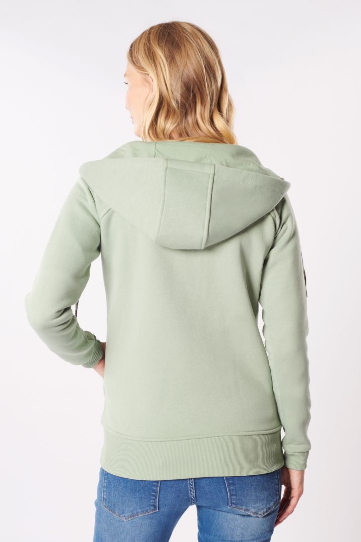 Umstands-Hoodie und Tragejacke salbei