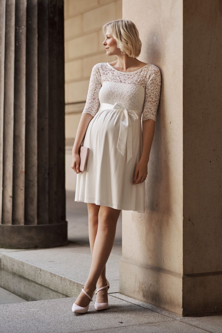 Umstandsbrautkleid in A-Linie mit Rückenausschnitt