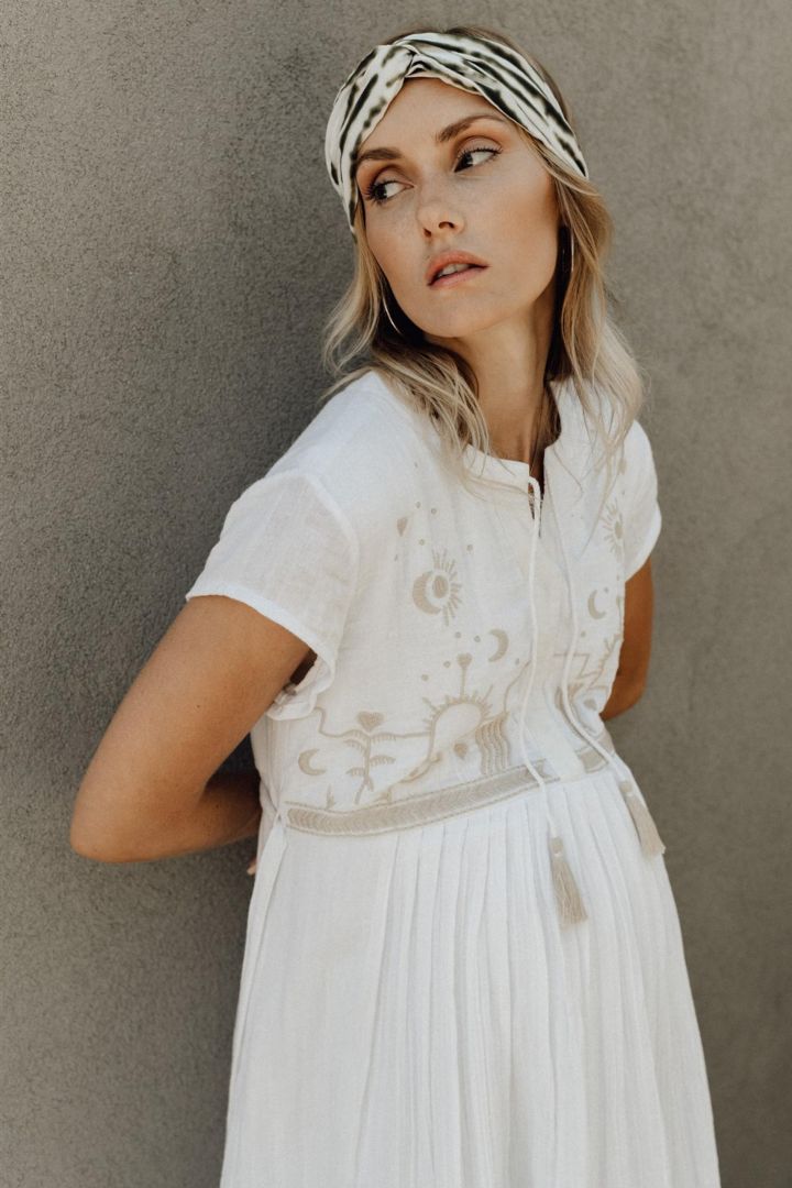 Umstands- und Stillkleid mit Stickereien