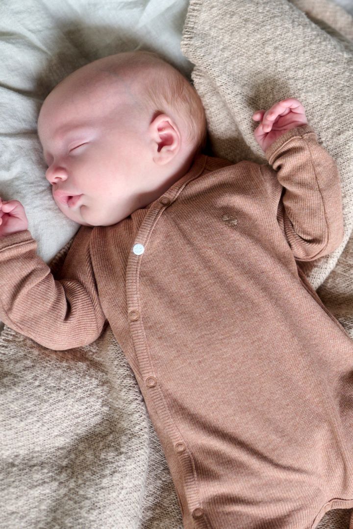 Organic Rippstrick Strampler light terracotta