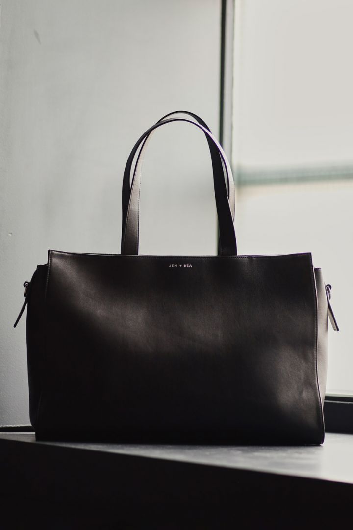 Satchel Wickeltasche aus Leder schwarz