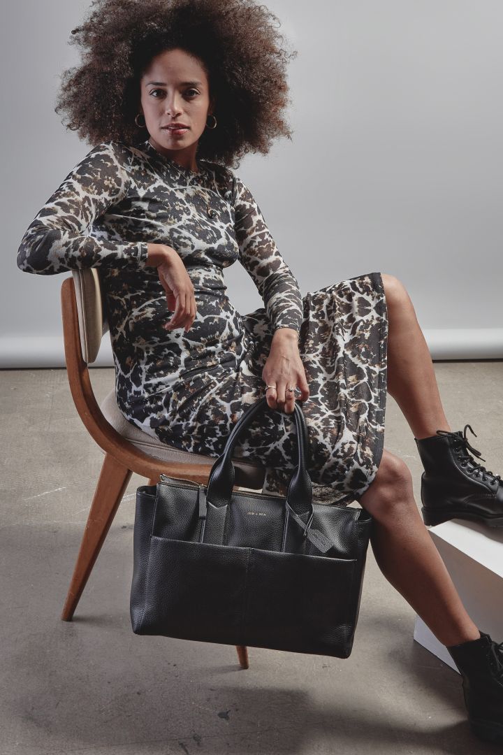 Luxe Wickeltasche aus Kalbsleder schwarz