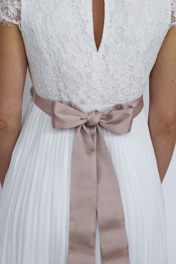 Brautkleid Schärpe mit Blumenverzierung champagner