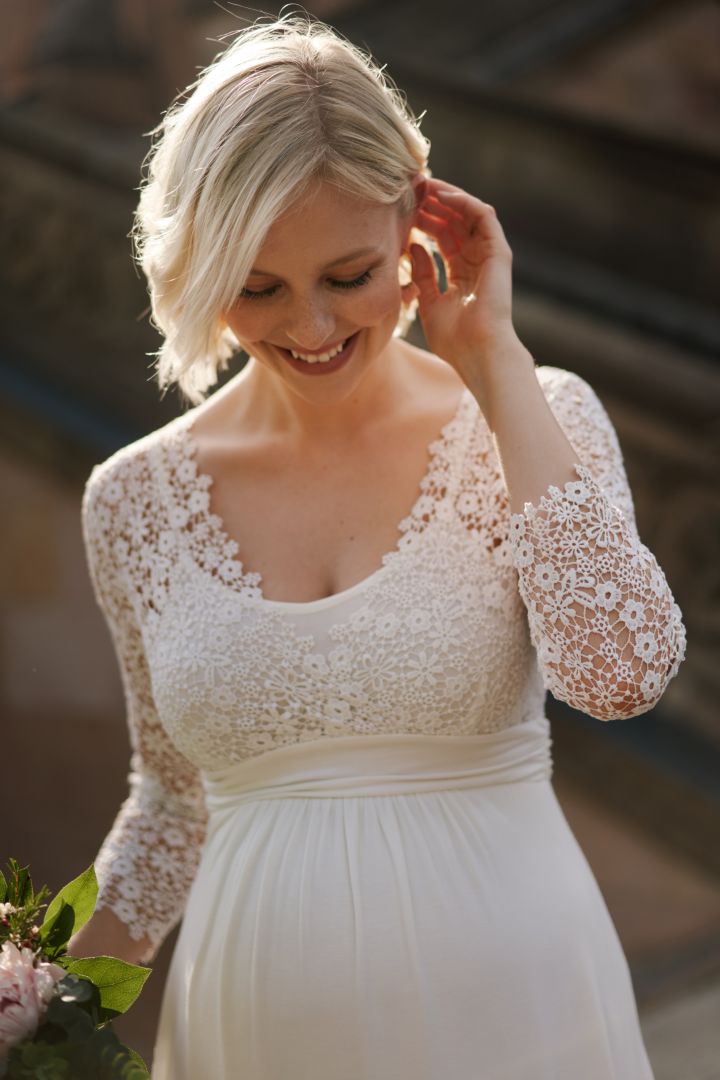 Plus Size Umstandsbrautkleid mit Boho Blumenspitze