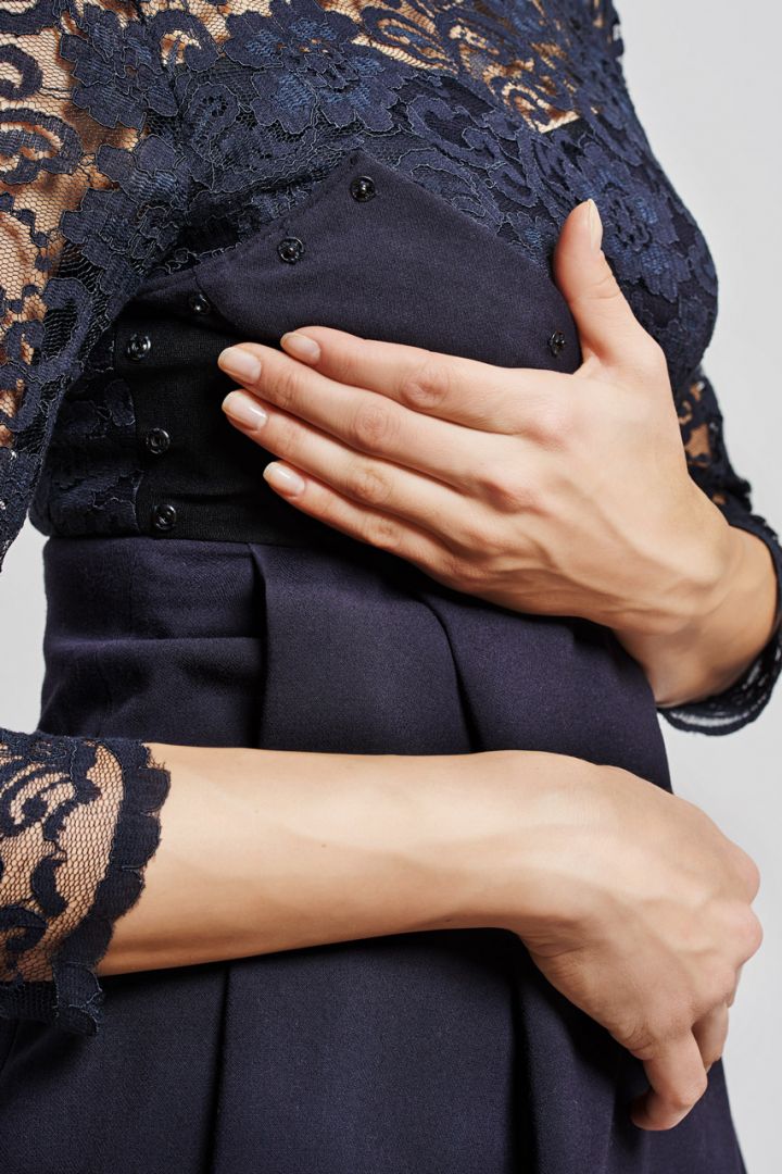 Umstandskleid mit Spitzenoberteil