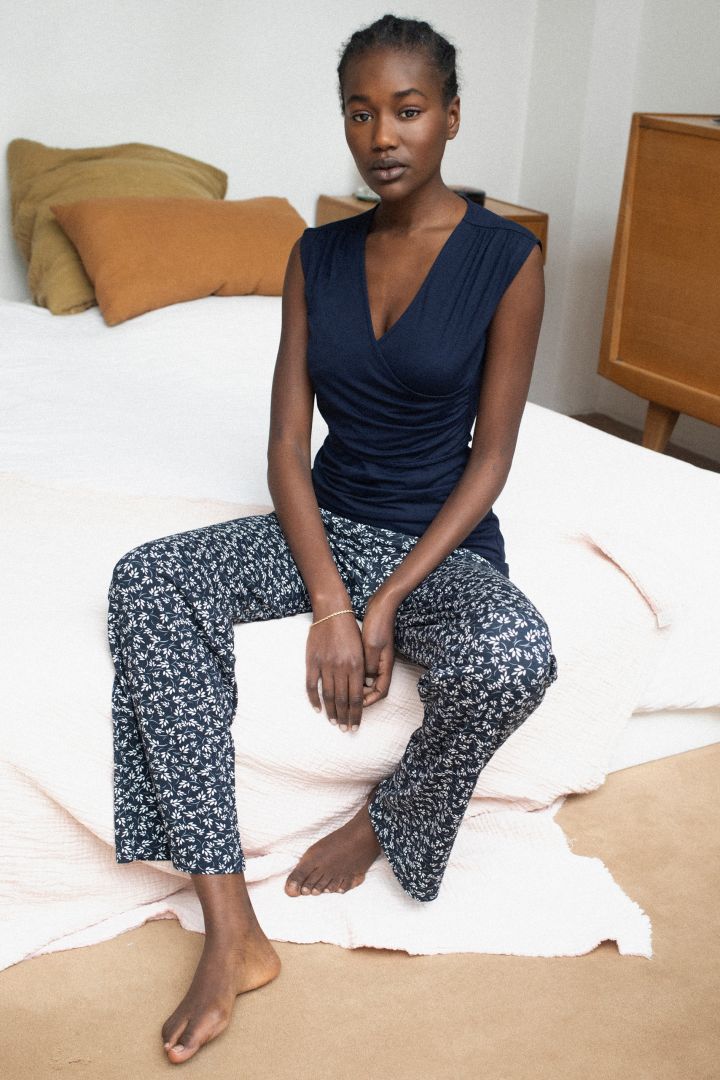 Cross-Over Maternity and Nursing Pyjama with Print navy