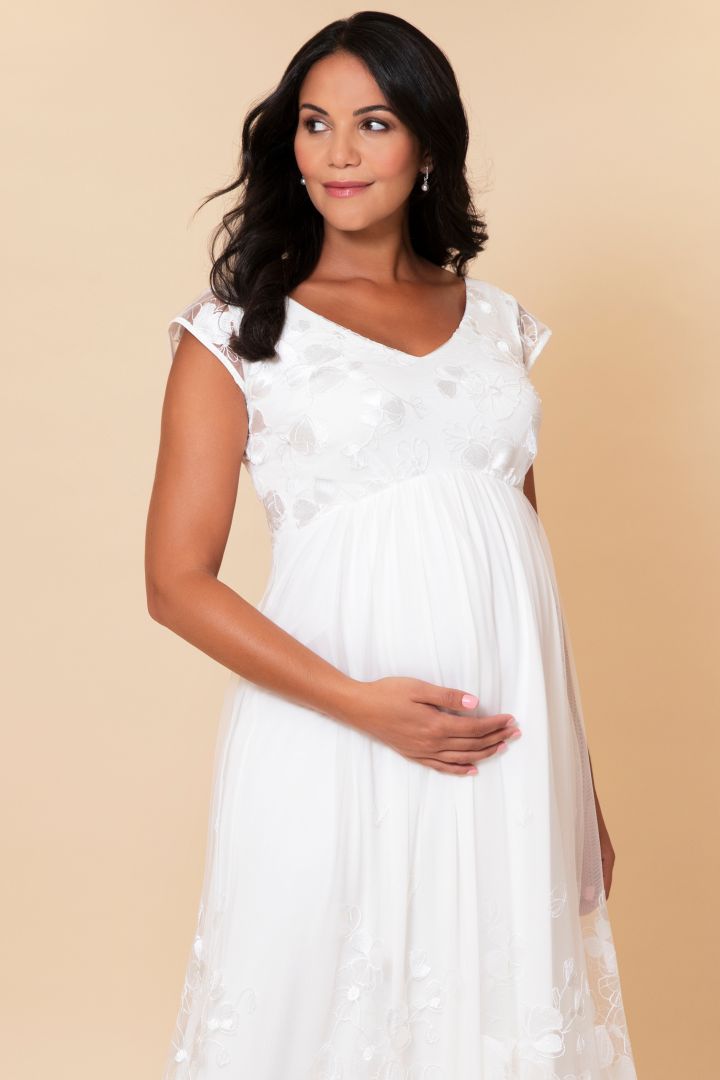 Umstandsbrautrobe mit Kleeblatt Spitze