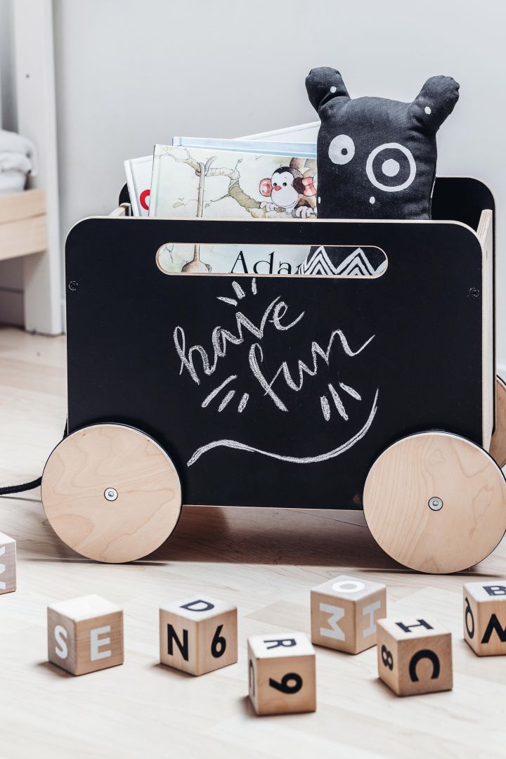 Spielzeugkiste auf Rädern schwarz