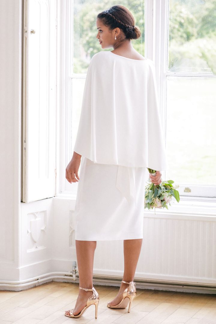 Umstandsbrautkleid mit Cape Details