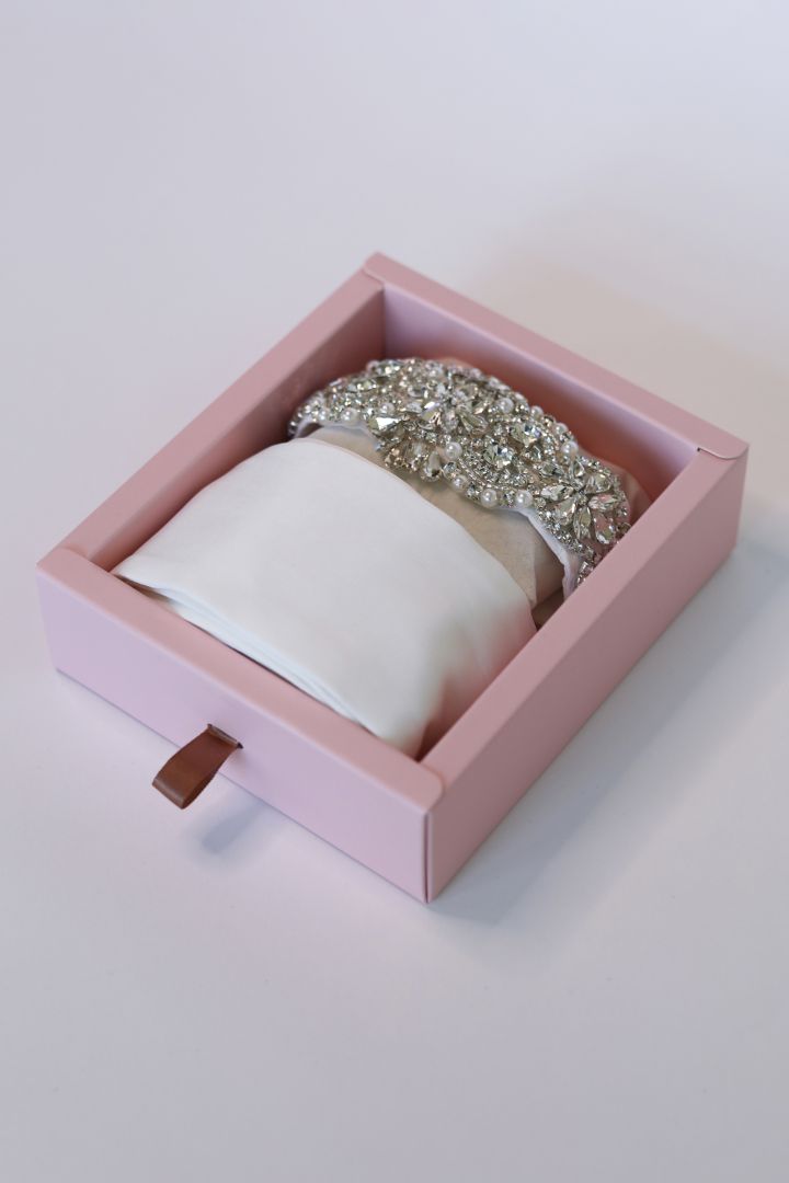 Brautkleid Schärpe mit Art Deco Schmucksteinen elfenbein