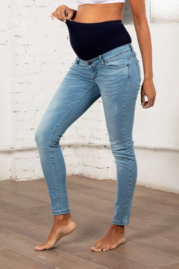 Umstandsjeans mit abnehmbarem Seamless Bauchband light wash