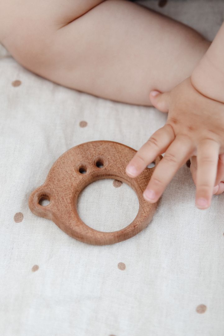 Sapelli Holz Greif- und Beißring Äffchen