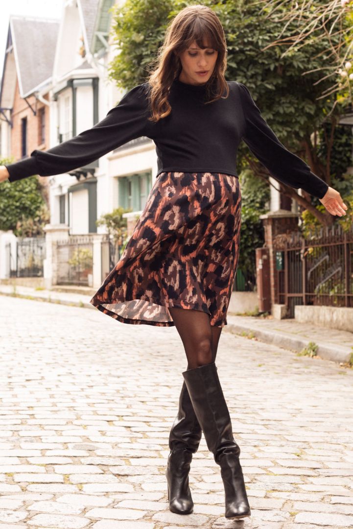 Umstandskleid mit Bishop Ärmeln und Sepia Print