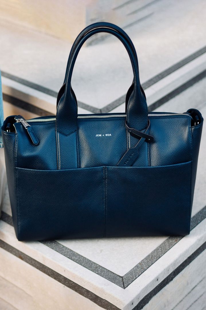 Luxe Wickeltasche aus Kalbsleder navy