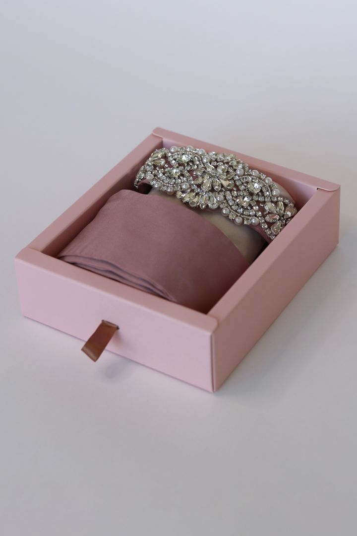 Brautkleid Schärpe mit Art Deco Schmucksteinen altrosa