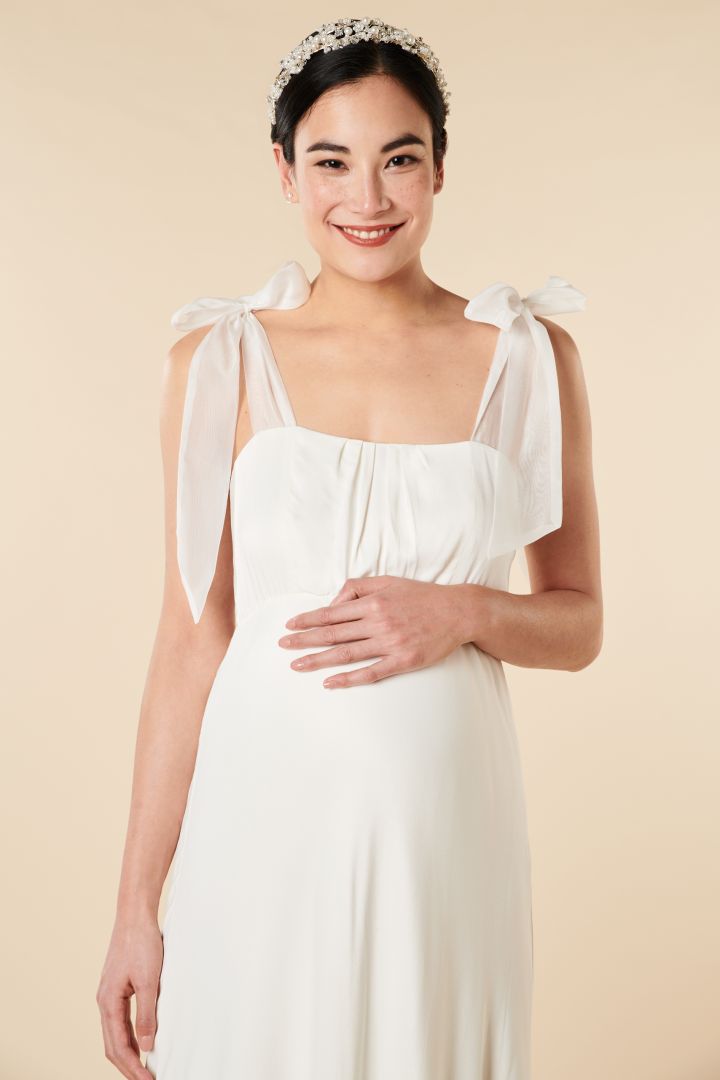 Umstandsbrautkleid mit Organza Schleifen