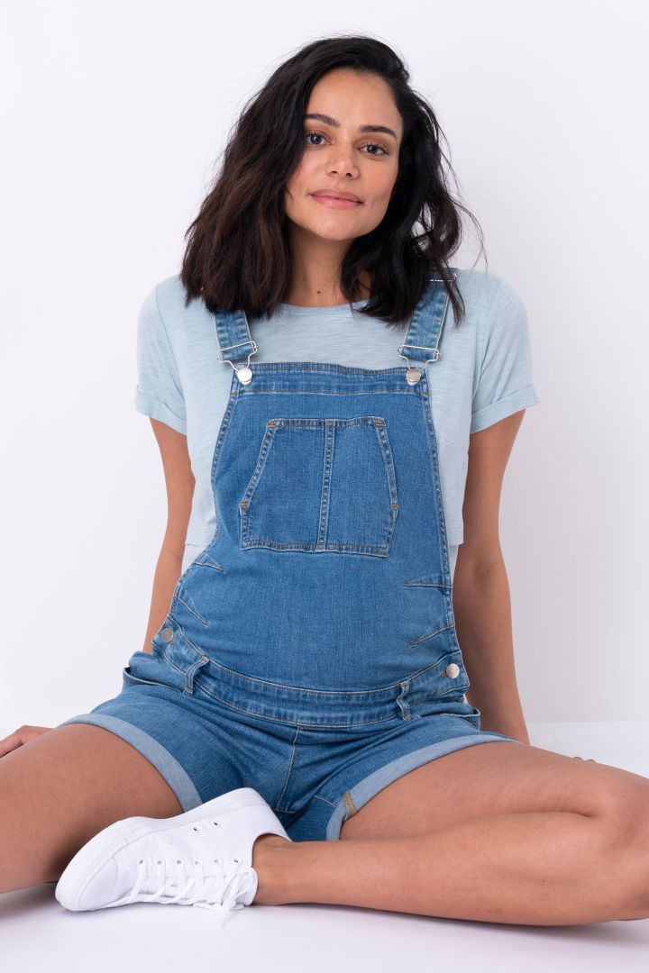 Kurze Umstands-Jeanslatzhose