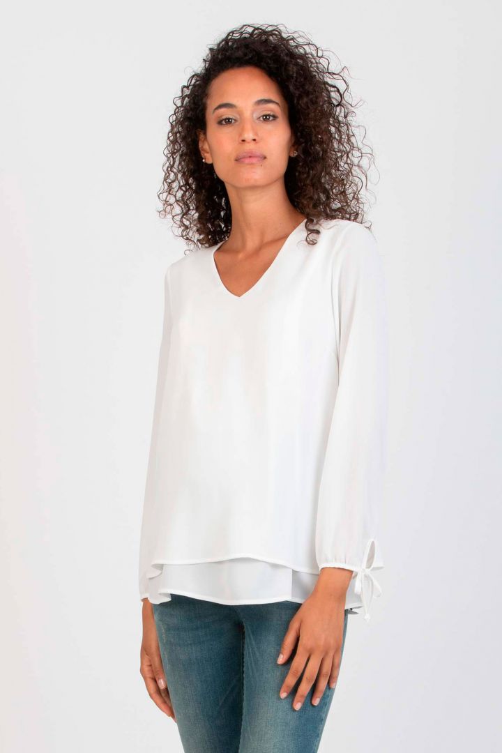 Zweilagige V-Neck Umstandsbluse aus Chiffon weiss
