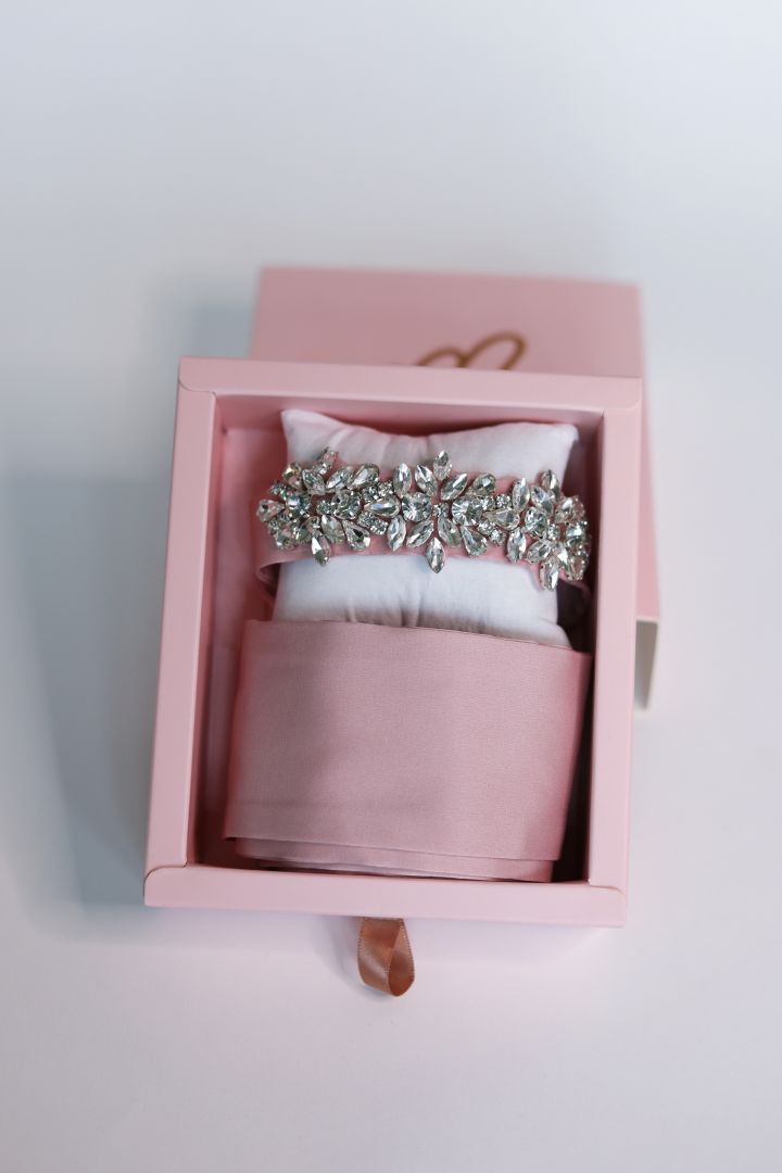 Brautkleid Schärpe mit Blumenverzierung rosa