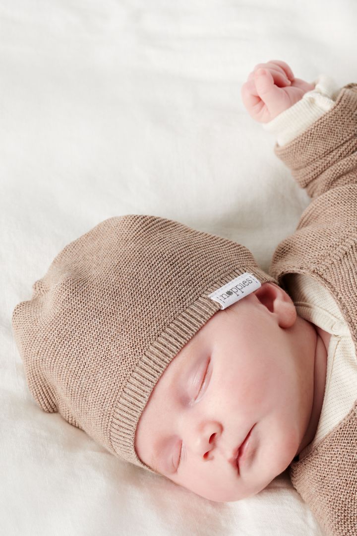 Organic Baby-Strickmütze taupe