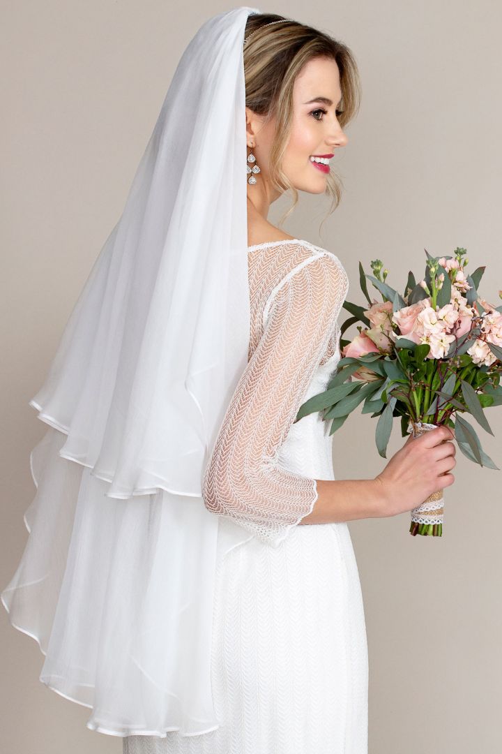 Schleier aus Seide zweistufig mit Kurbelkante kurz