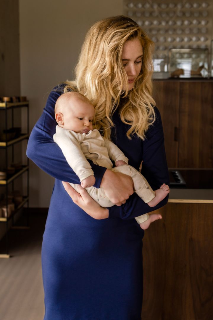 Ecovero Umstandskleid mit Stillöffnungen navy