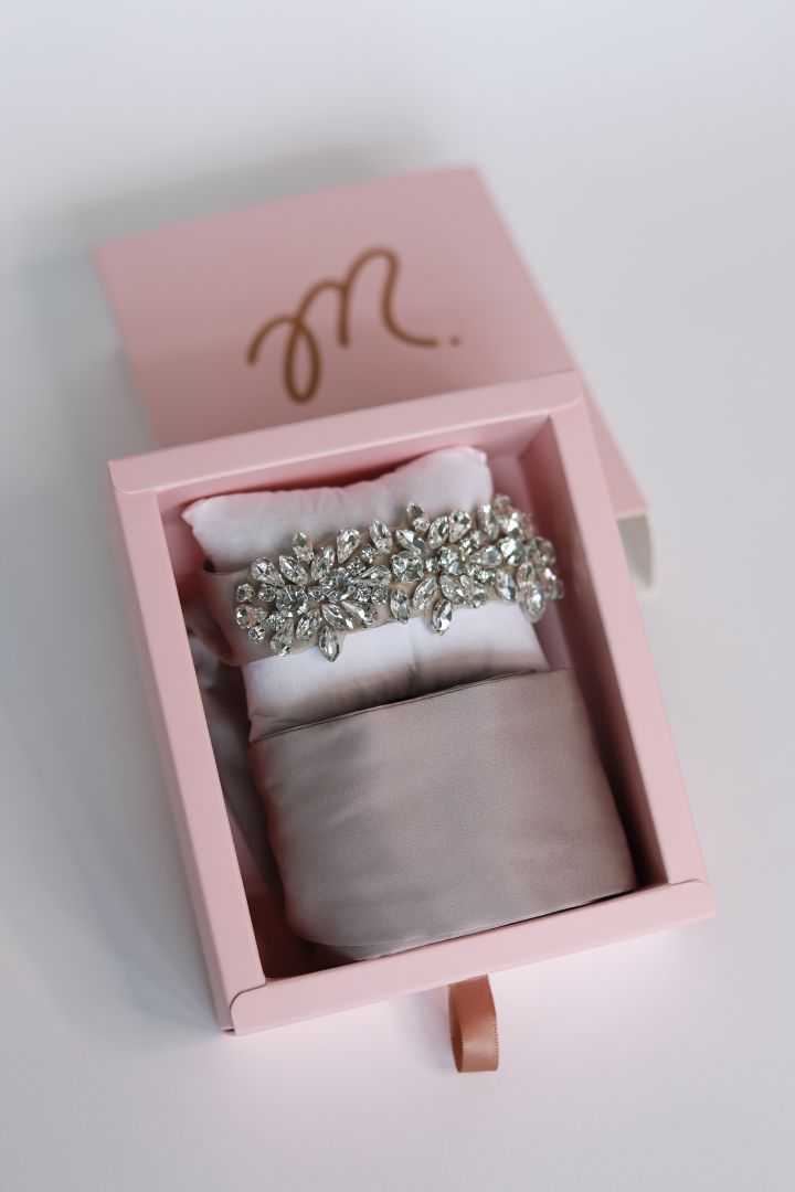 Brautkleid Schärpe mit Blumenverzierung champagner