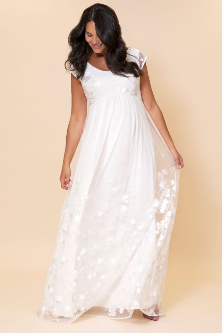 Umstandsbrautrobe mit Kleeblatt Spitze