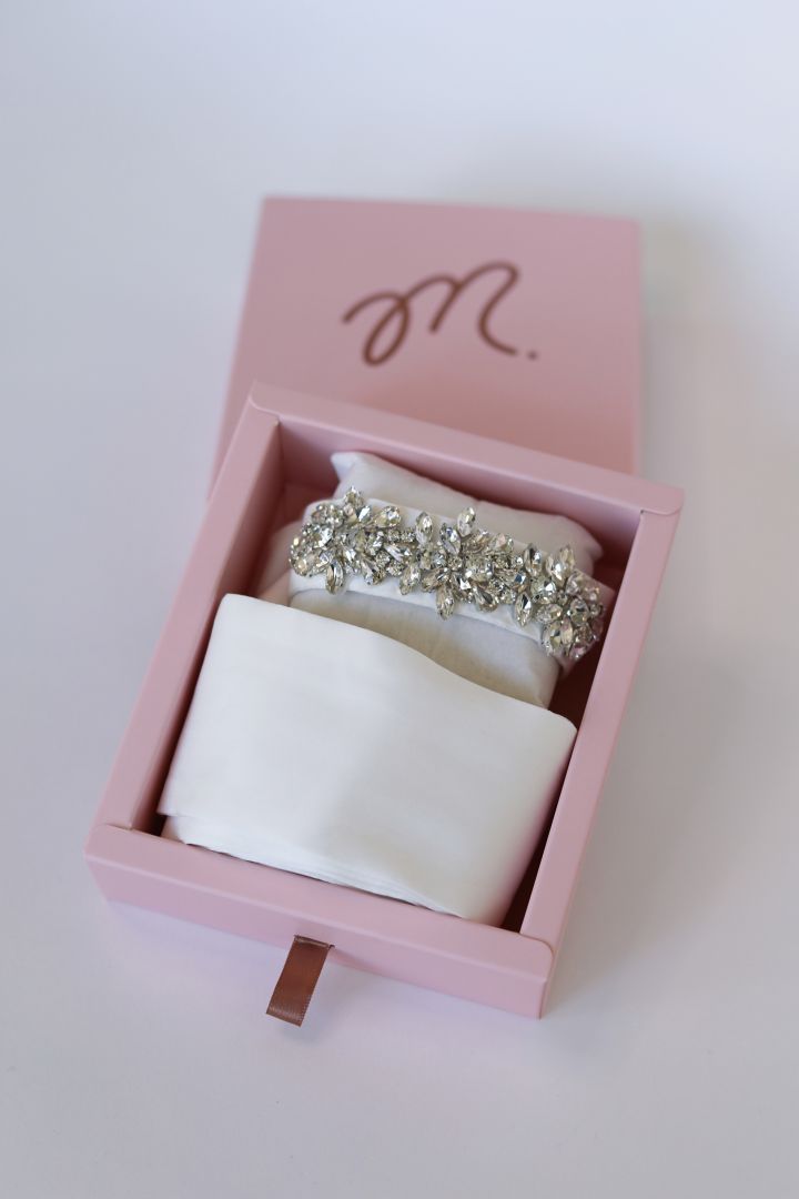 Brautkleid Schärpe mit Blumenverzierung elfenbein