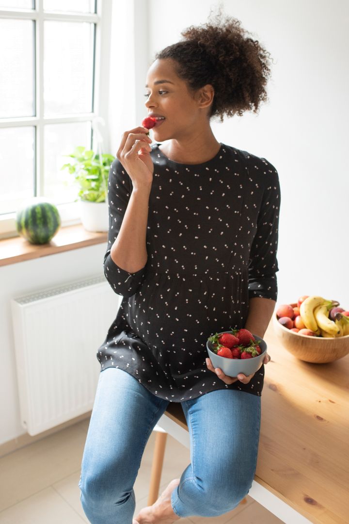 Tired Matetnity and Nursing Shirt with 3/4 Length Sleeves black