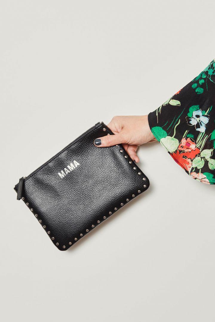 Mama Wickelclutch mit Nieten aus Kalbsleder schwarz