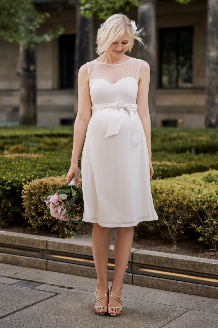 Umstandsbrautkleid mit Pünktchenspitze