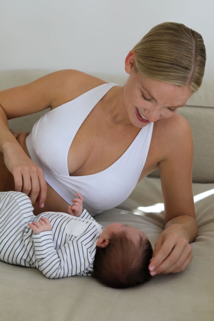 2er Set Schlaf-Still BHs mit Kreuzträgern schwarz und weiß