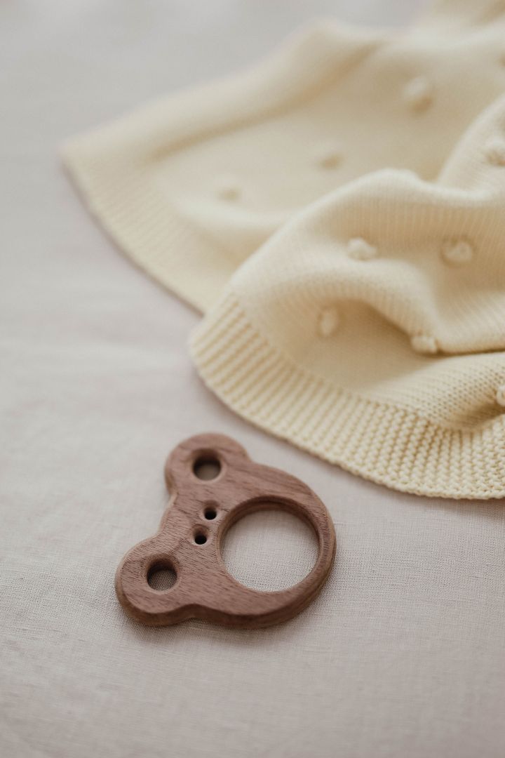 Walnussholz Greif- und Beißring Bär