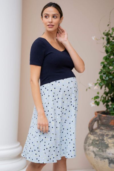 Umstands- und Stillkleid im Materialmix